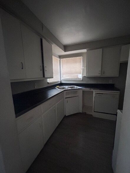 Building Photo - 14016 Glenside Rd