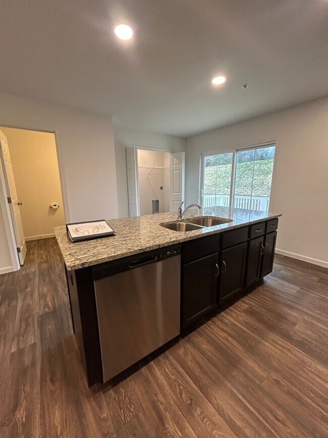 Building Photo - Newly Built 3 Bed, 2.5 Bath Townhome in Carlisle