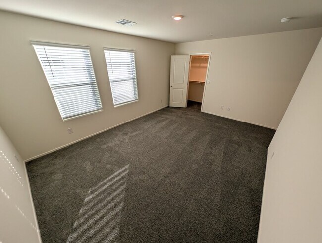 Building Photo - 5009 Hunter Mesa Ave