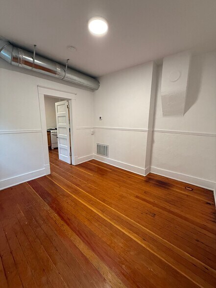 Building Photo - 308 E Callender St
