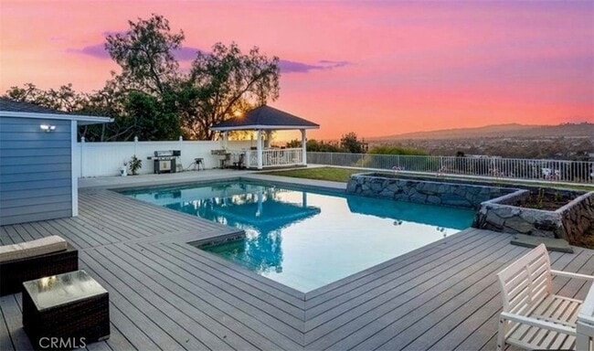 Building Photo - 761 W Country Hills Dr