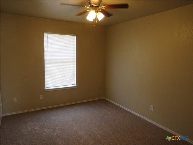 Building Photo - 1602 Benttree Dr