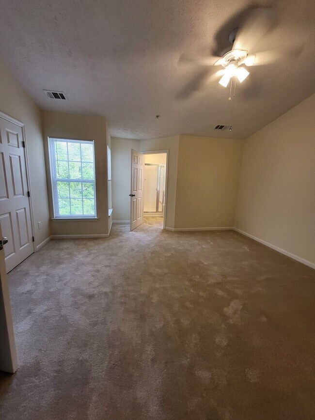 Building Photo - SPACIOUS 3-Level Townhome in Winston's Choice