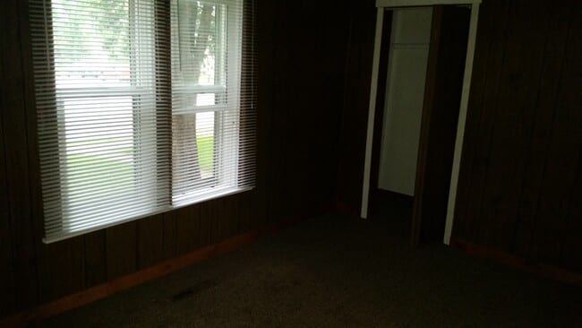 Building Photo - 2 Bedroom 1 bath house