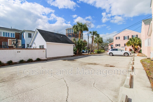 Building Photo - 25 Ashley Ave