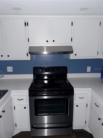 Building Photo - 5920 7th Ave W