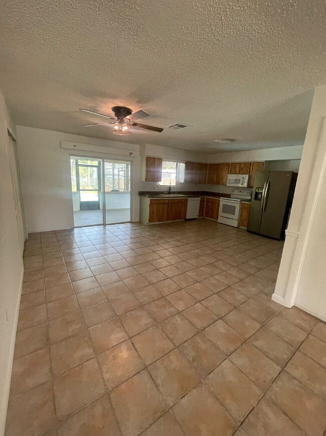 Building Photo - 3/2 Pool Home in St. Cloud, Florida