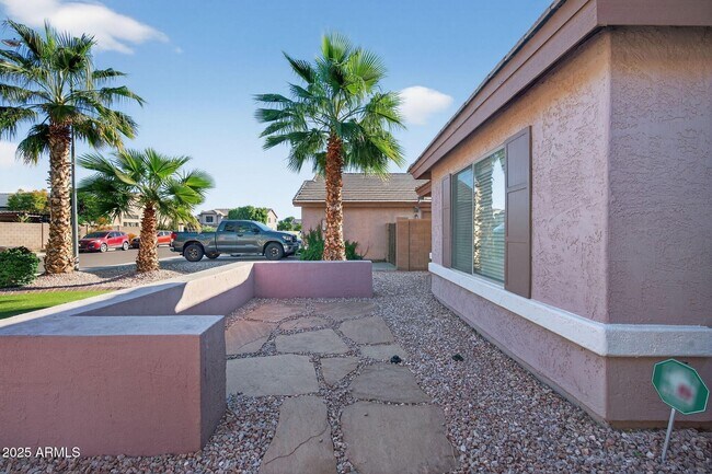 Building Photo - 8611 W Alex Ave