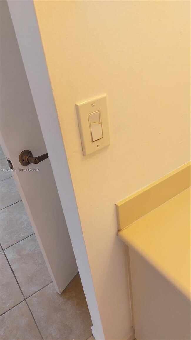 Building Photo - 6560 NW 114th Ave