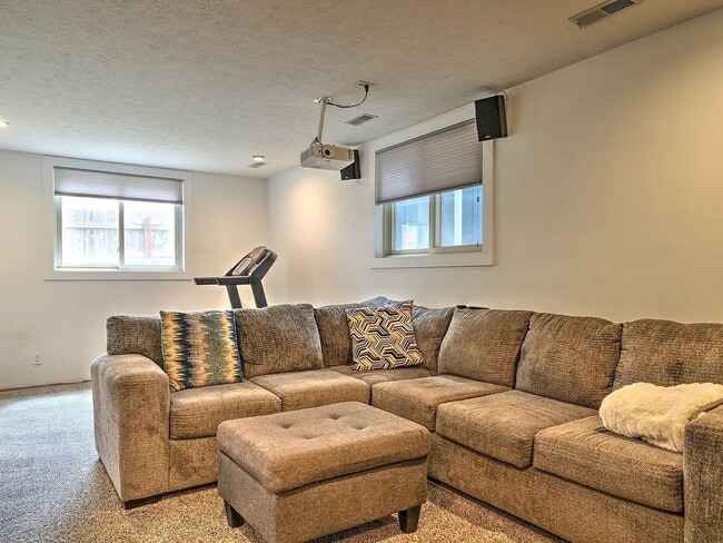 Building Photo - Papillion Home For Rent Near Offutt AFB