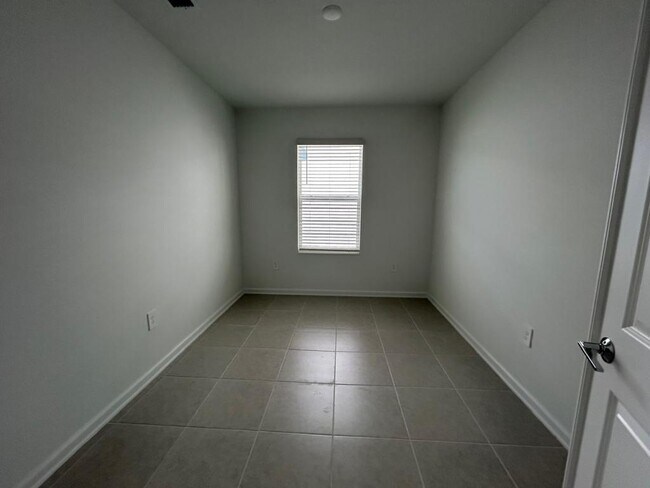 Building Photo - 3228 Armstrong Ave