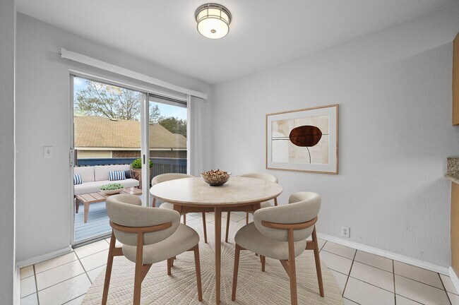 Building Photo - 2028 Kaiser Dr