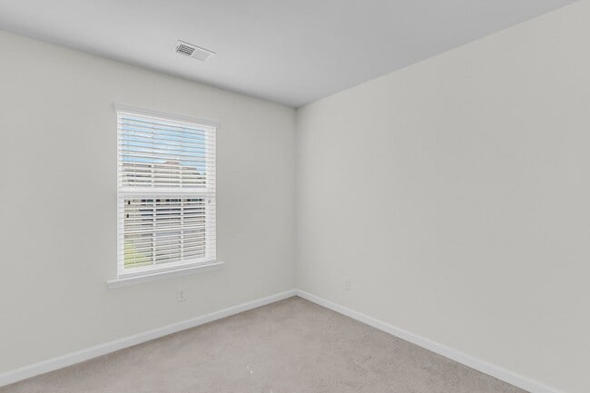 Building Photo - Spacious Summerville Home Near Historic Downtown