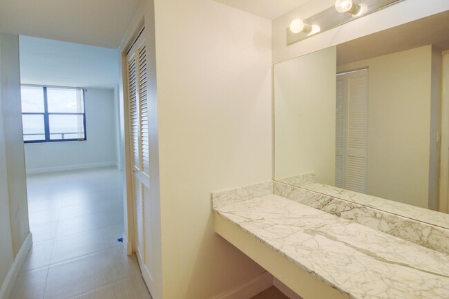 Building Photo - 2301 S Ocean Dr