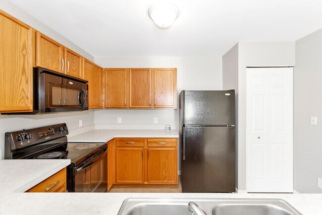 Building Photo - 136 Bertram Dr