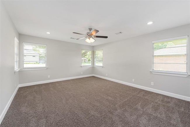 Building Photo - 3827 Linkview Dr