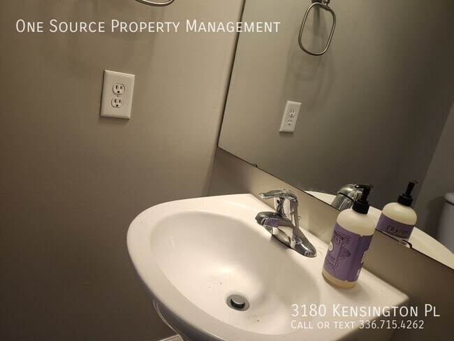 Building Photo - 3180 Kensington Pl