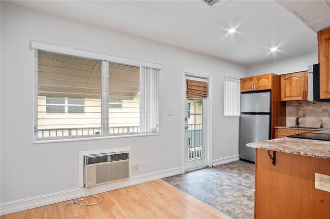 Building Photo - 2130 NE 42nd Ct