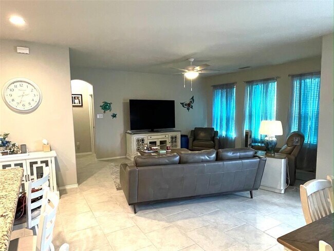 Building Photo - 5616 Las Lomas Ln