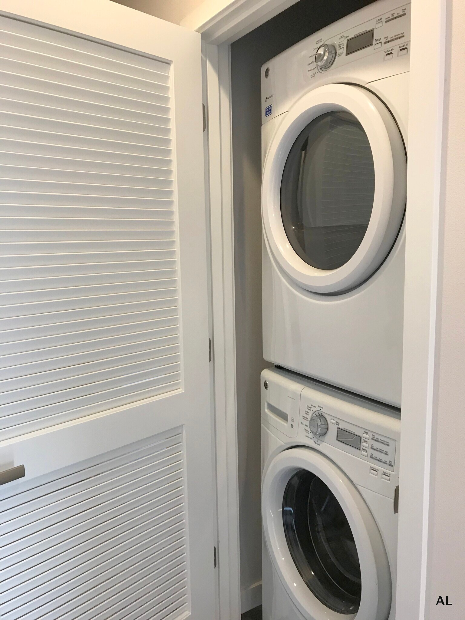 Building Photo - 3300 NE 65th St