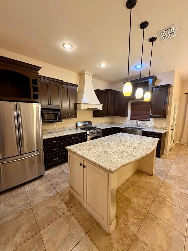 Building Photo - 420 Sabal Loop