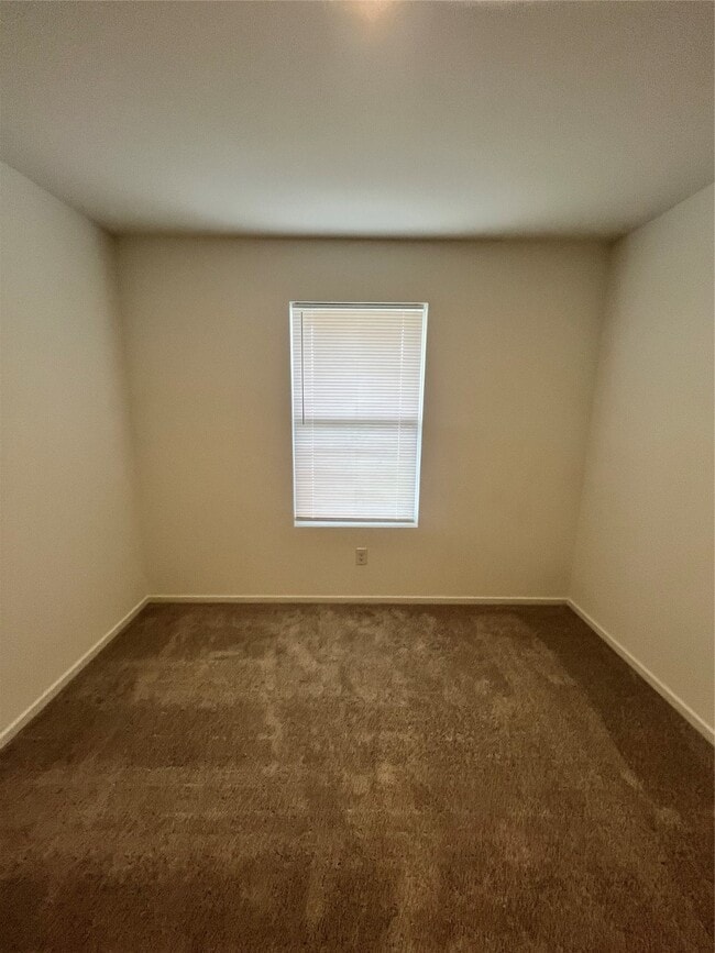 Building Photo - 25431 Birch Hl Dr