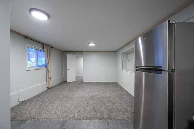 Building Photo - Spacious 4-Bedroom Contemporary Home with 1-Bedroom ADU