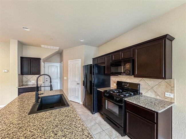 Building Photo - 2880 Donnell Dr