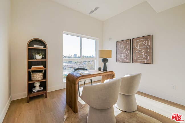 Building Photo - 611 N Virgil Ave