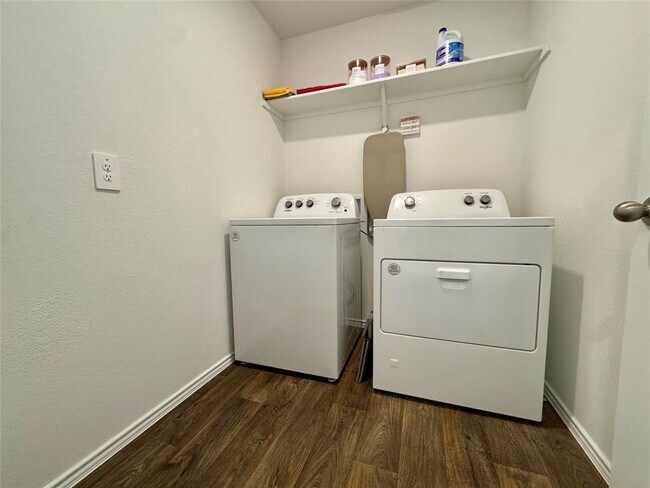 Building Photo - 120 Gerasa Dr