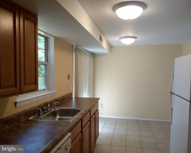 Building Photo - 743 Jackson St