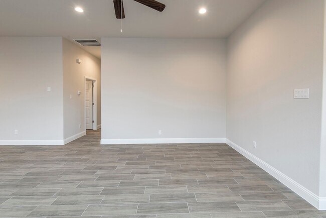 Building Photo - 2301 Ruff Rd