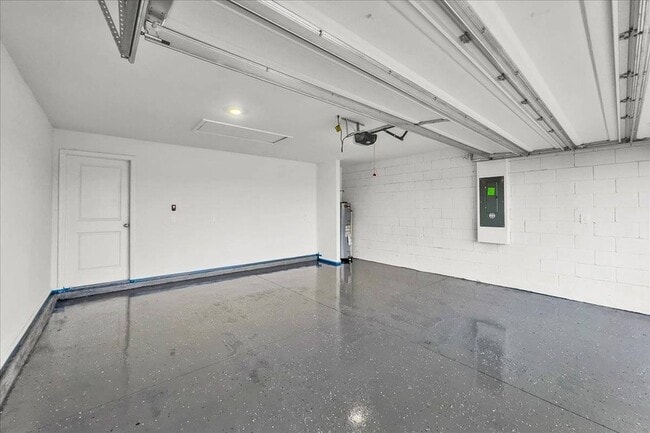 Building Photo - 2398 McKinley Dr