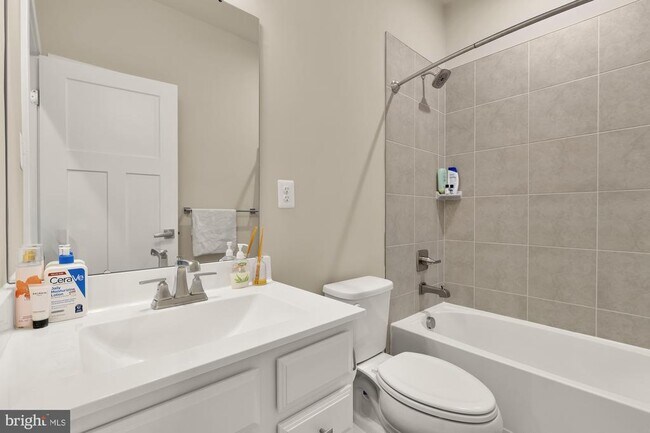 Building Photo - 9639 Tall Oaks Rd