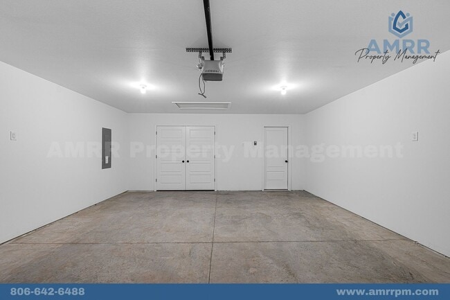Building Photo - 125 SW Vicki St