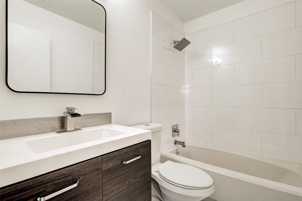 3 out of 3 full bathrooms - 11804 Aloe Vera Trl