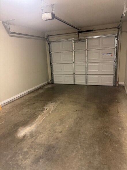 Building Photo - 146 S Gate Dr