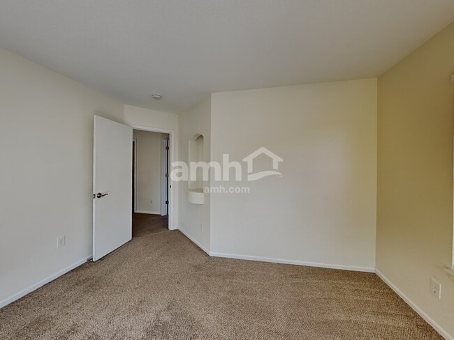 Building Photo - 4983 N Fundy St