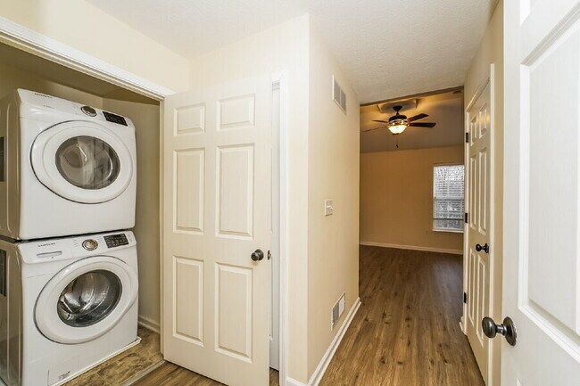 Building Photo - 39 Grandview Dr