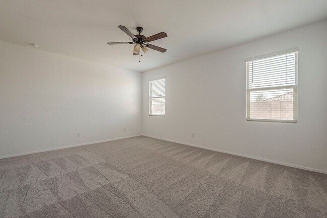 Building Photo - Gorgeous 4 Bed / 2 Bath Home – Move-In Rea...