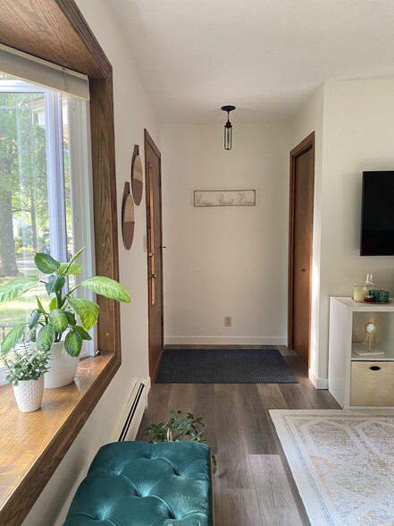 Building Photo - 1475 Sheldon St