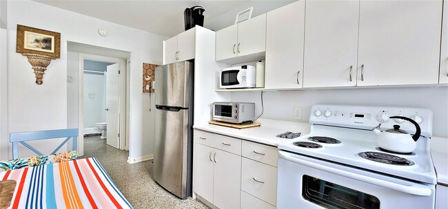Building Photo - 403 32nd St