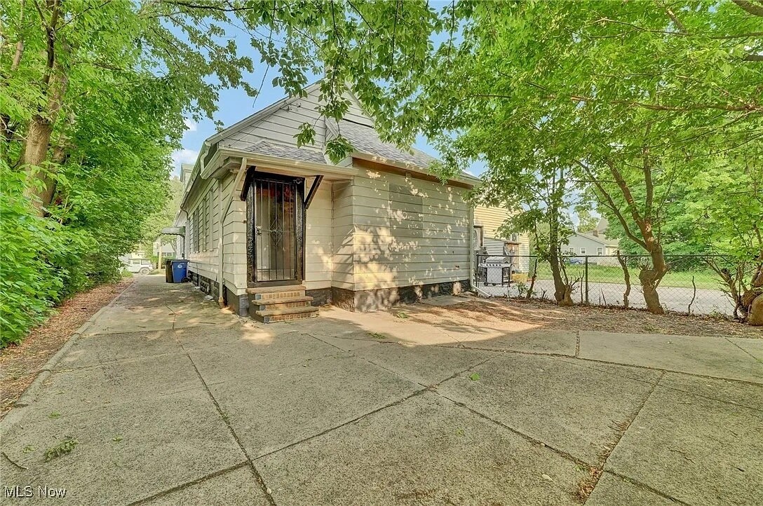 Building Photo - 3620 E 63rd St