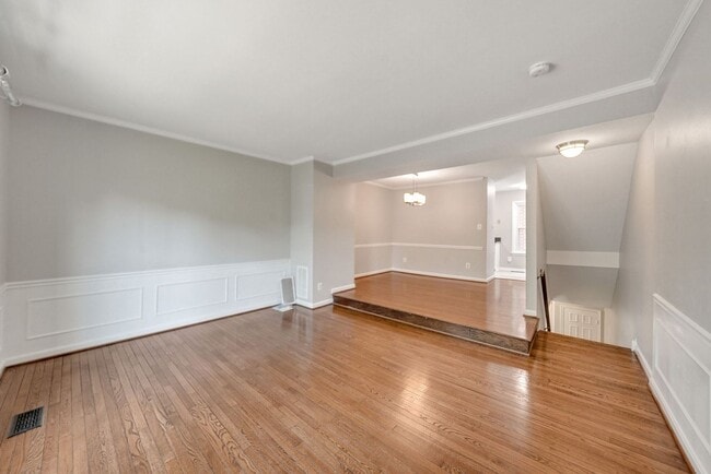 Building Photo - Updated // 3 Bedroom 2 Bathroom Condo // A...
