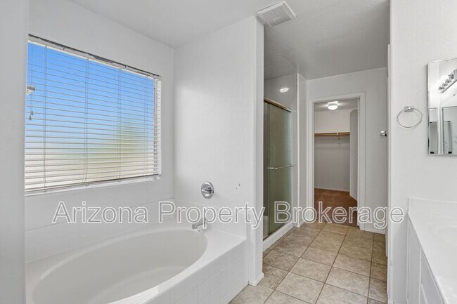 Building Photo - 17516 W Maui Ln