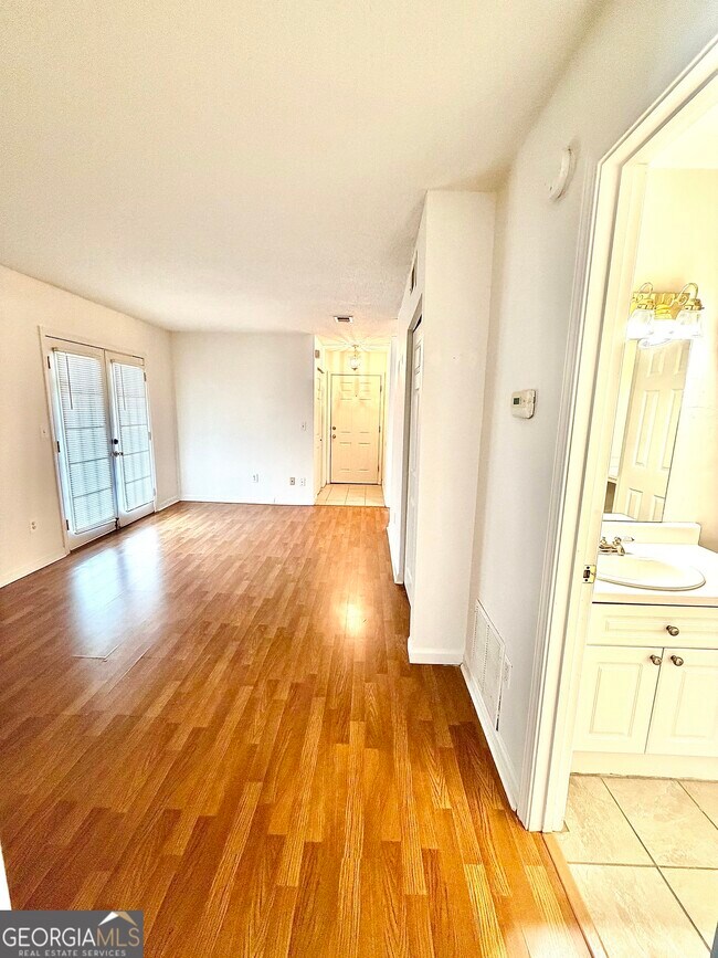 Building Photo - 3595 Woodbriar Cir