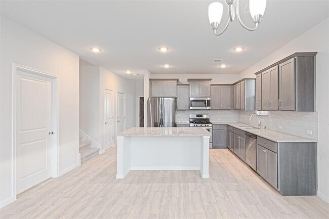 Building Photo - 204 Greenway Dr