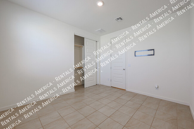 Building Photo - 4806 S 110th Ave