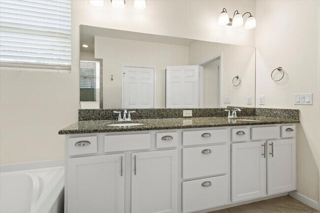 Building Photo - 12133 SW Aventino Dr