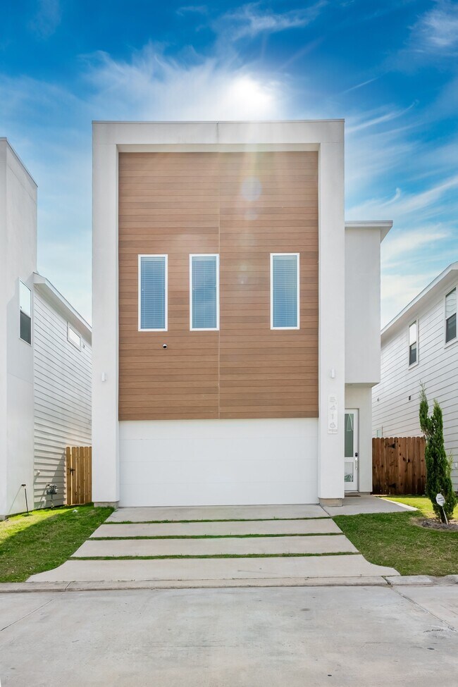 Building Photo - 5416 Robusto Pl